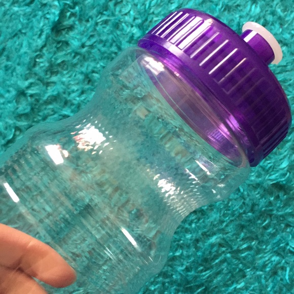 Planet Fitness short transparent bottle - Picture 5 of 6